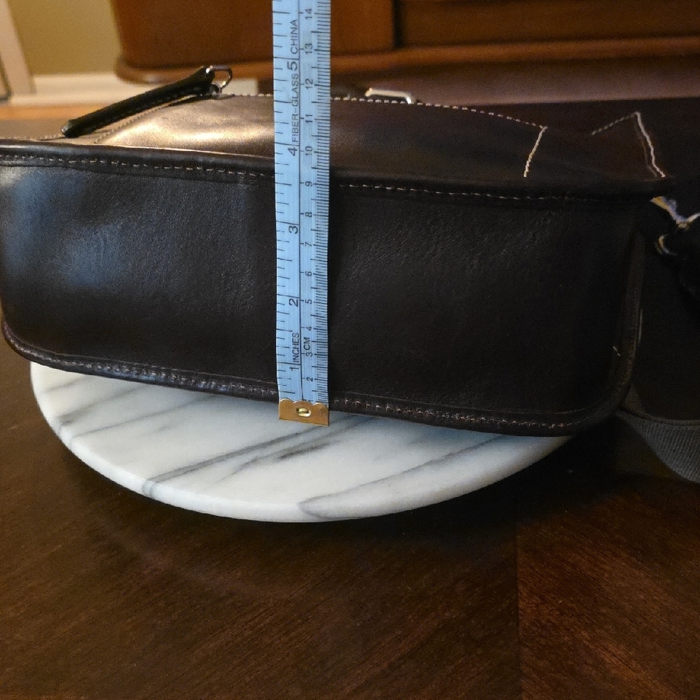 Dooney & Bourke Leather Crossbody Bag With Silver Hardware! - Picture 12 of 17